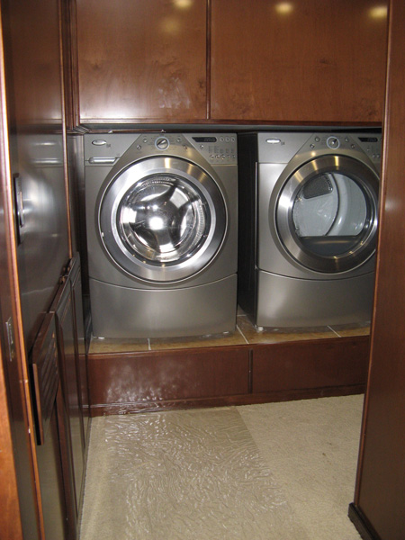 New room on houseboats at the 2009 On Water Houseboat Expo on Lake Cumberland